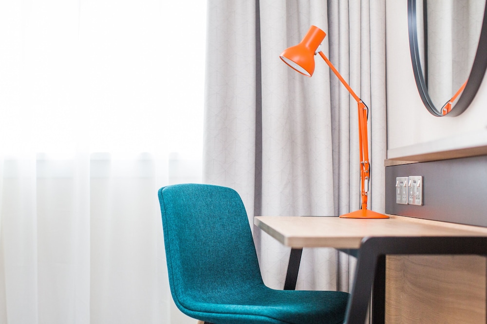 Holiday Inn Gatwick Airport 57/75