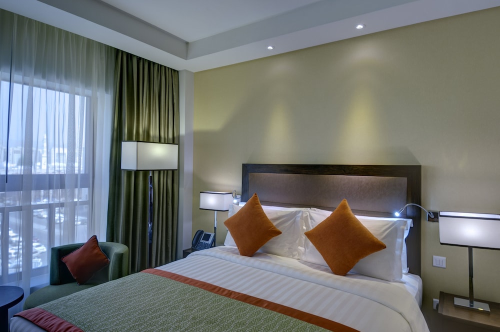 STANDARD, QUEEN BED, CITY VIEW, ACCESSIBLE