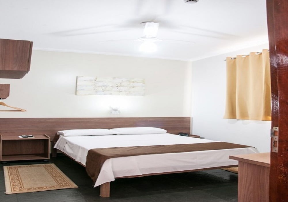 Alves Hotel 12/50