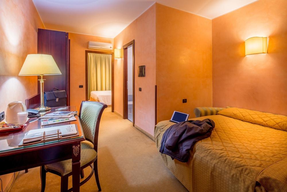 Best Western Cavalieri Della Corona Hotel 35/55