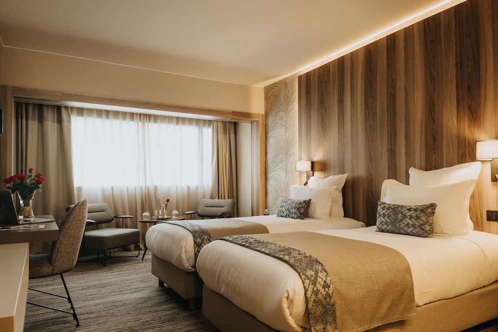 DELUXE, DOUBLE BED