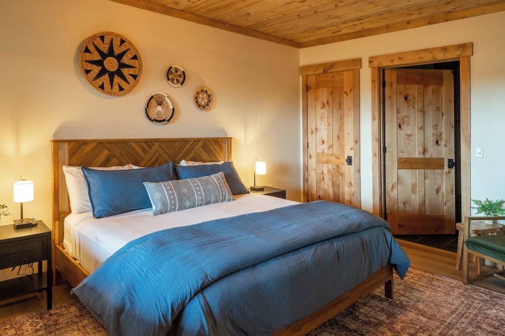 Family, House, 4 Double Beds, 3 King Beds, Queen Bed, Valley View