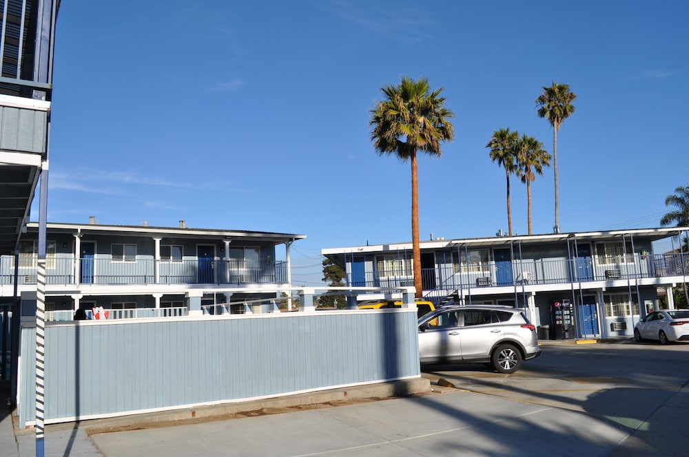 Salt Air Lodge 10/50
