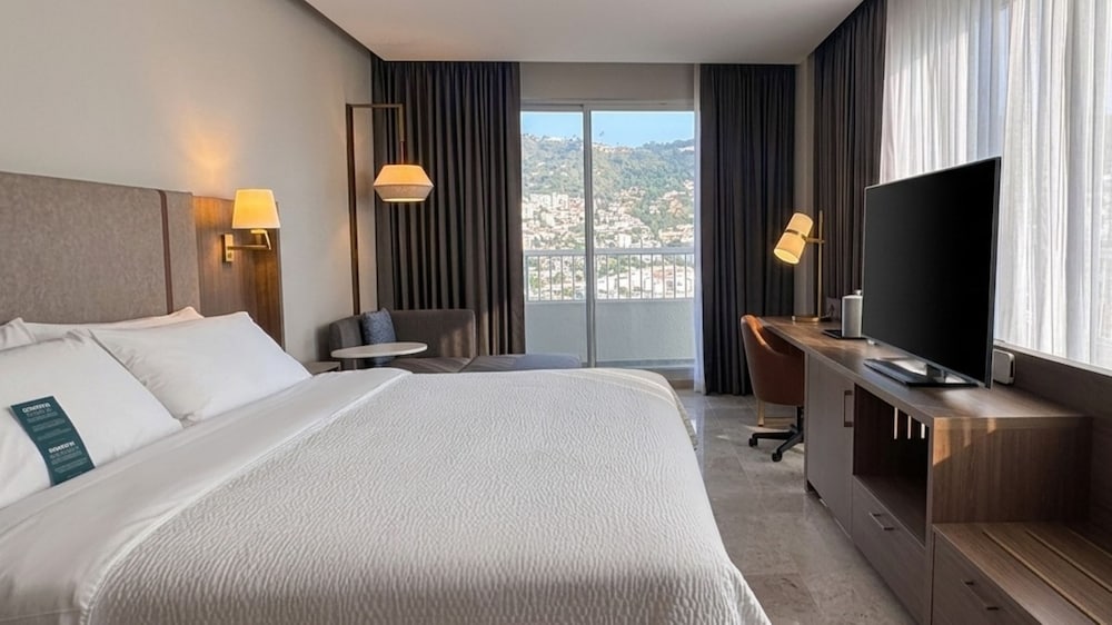 Standard, King Bed, City View, Top Floor, Corner