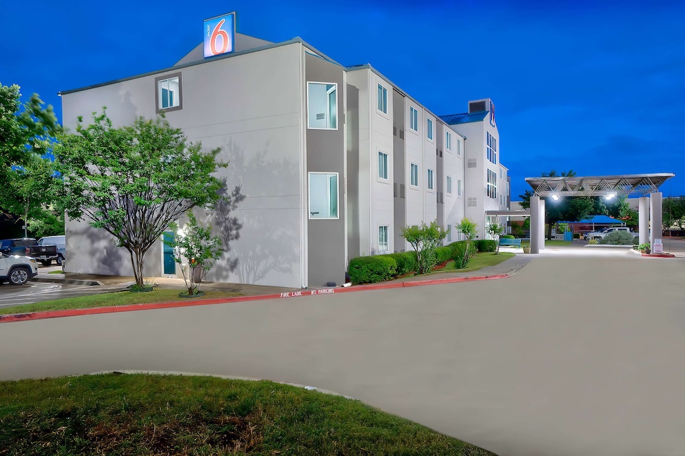 Motel6 Benbrook, TX - Fort Worth 34/38