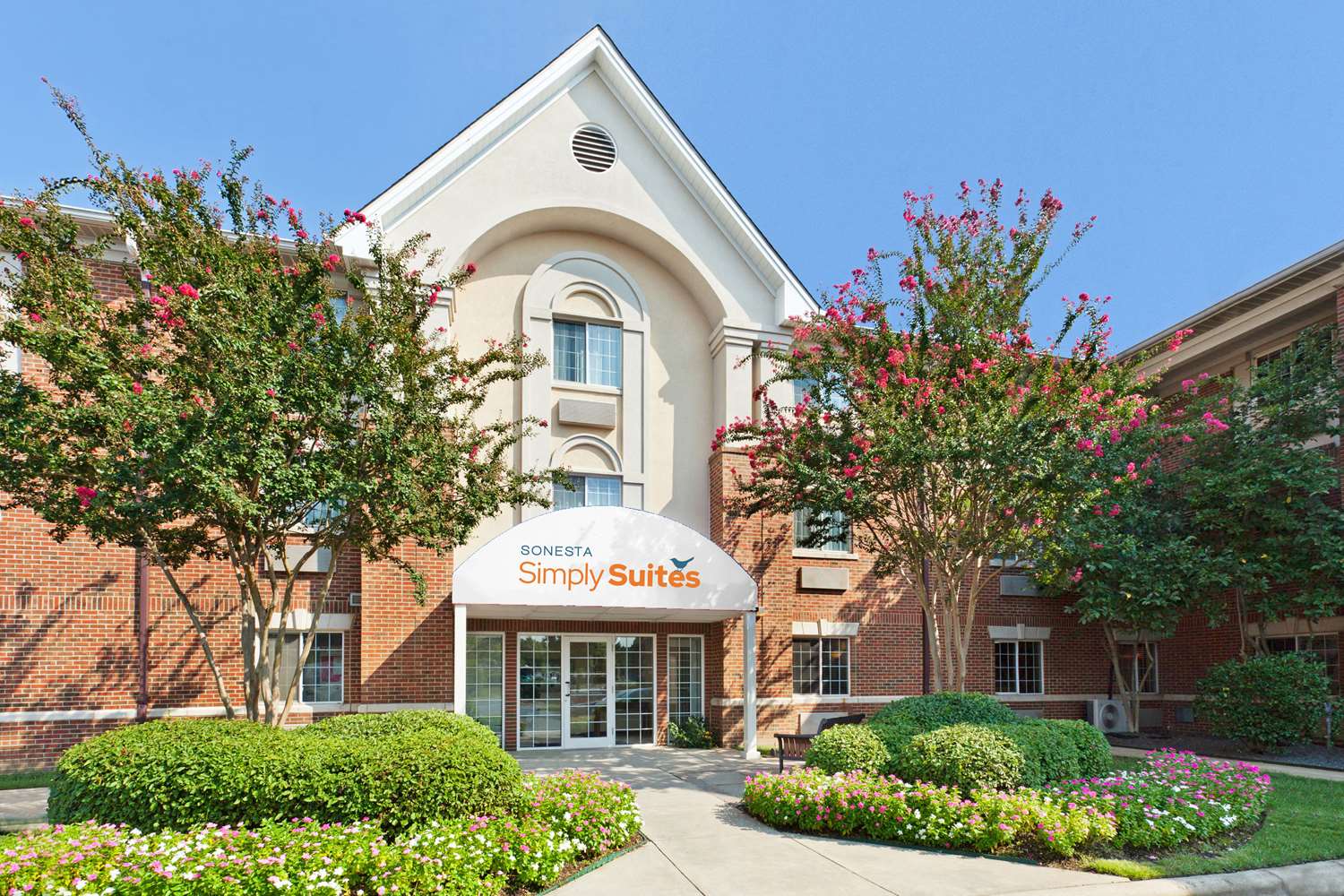 Sonesta Simply Suites Charlotte University 27/28
