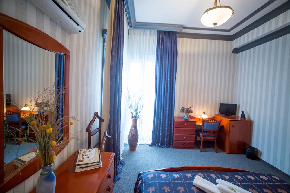 Bucharest Comfort Suites 27/66