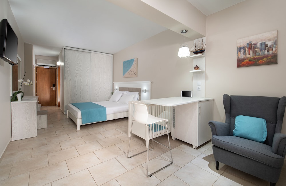 Porfi Beach Hotel 23/36