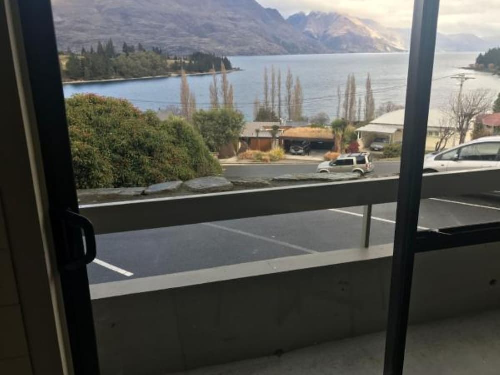 Earnslaw Lodge 18/50