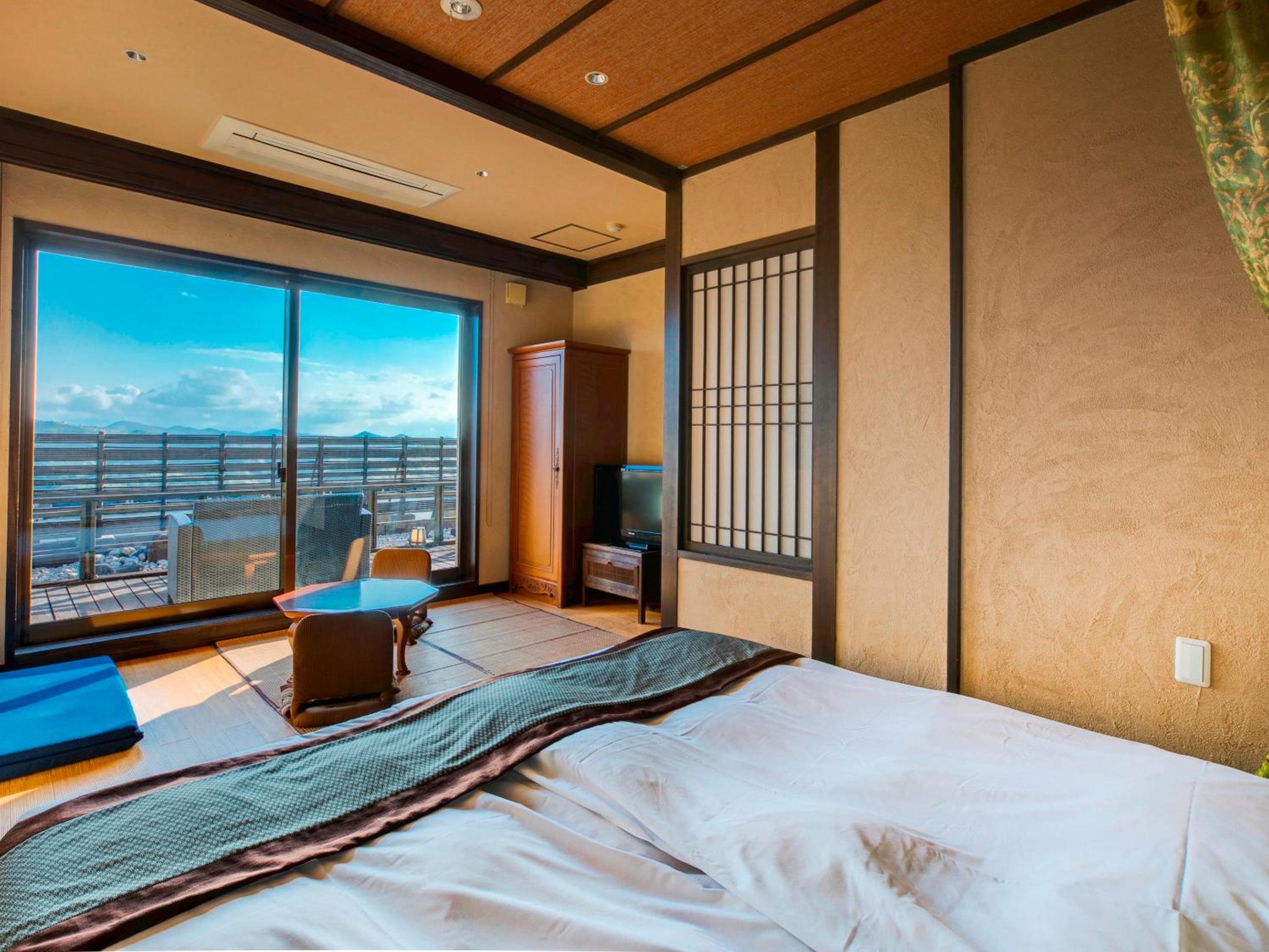 Room, Twin Beds, External Bathroom