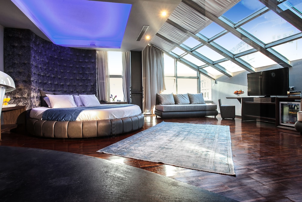 Diamond Suites 3/64
