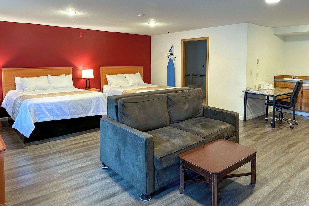 Econo Lodge Edmonds North Seattle, WA 15/39