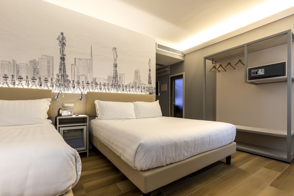43 Station Hotel 25/61