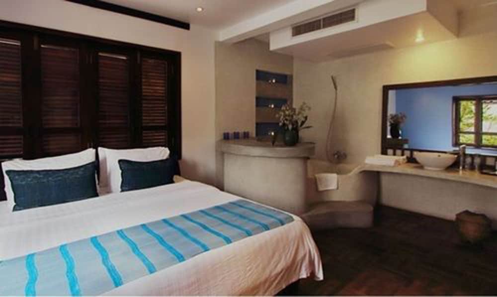 Indigo House Hotel 12/43
