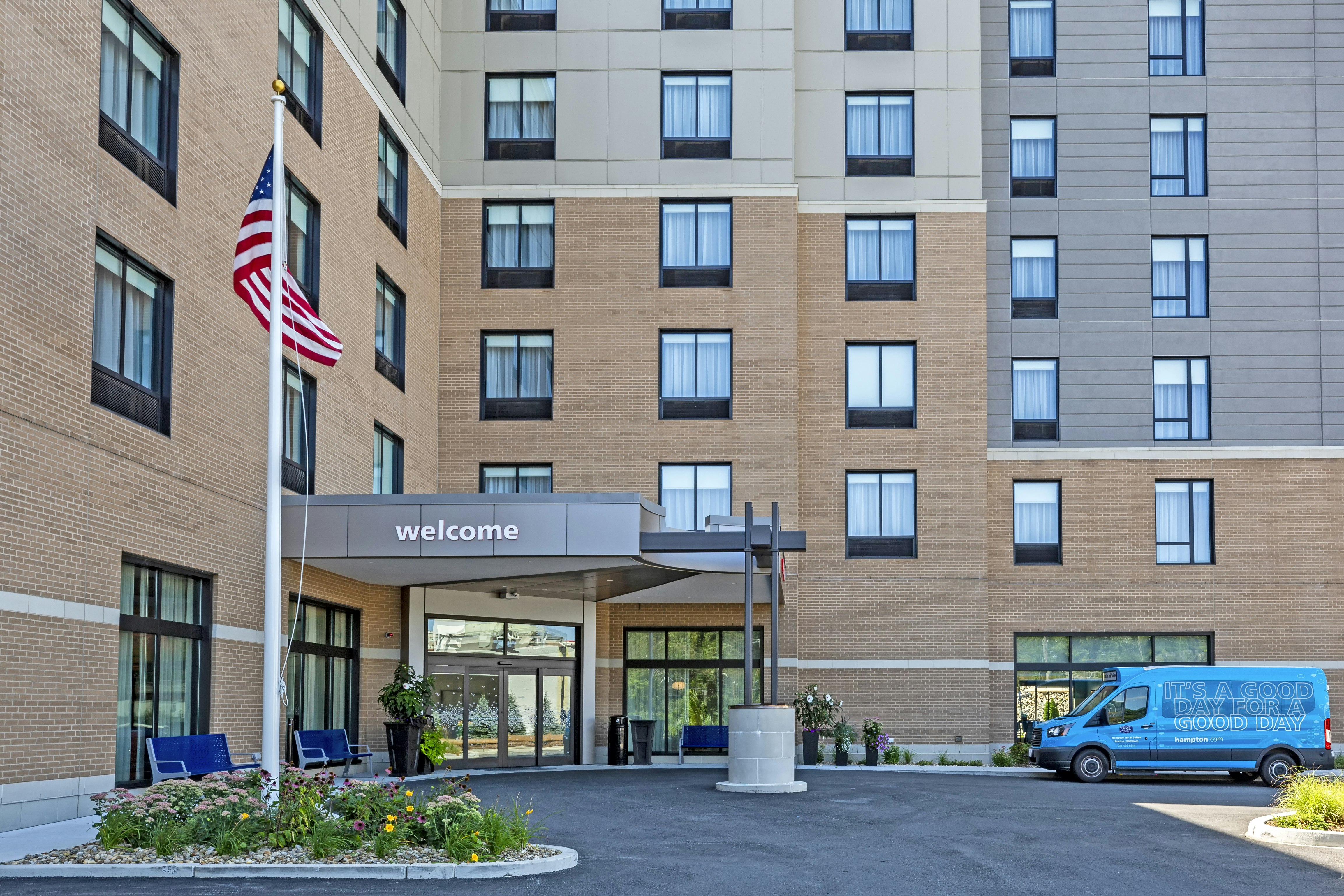 Hampton Inn & Suites Boston/Waltham 22/28