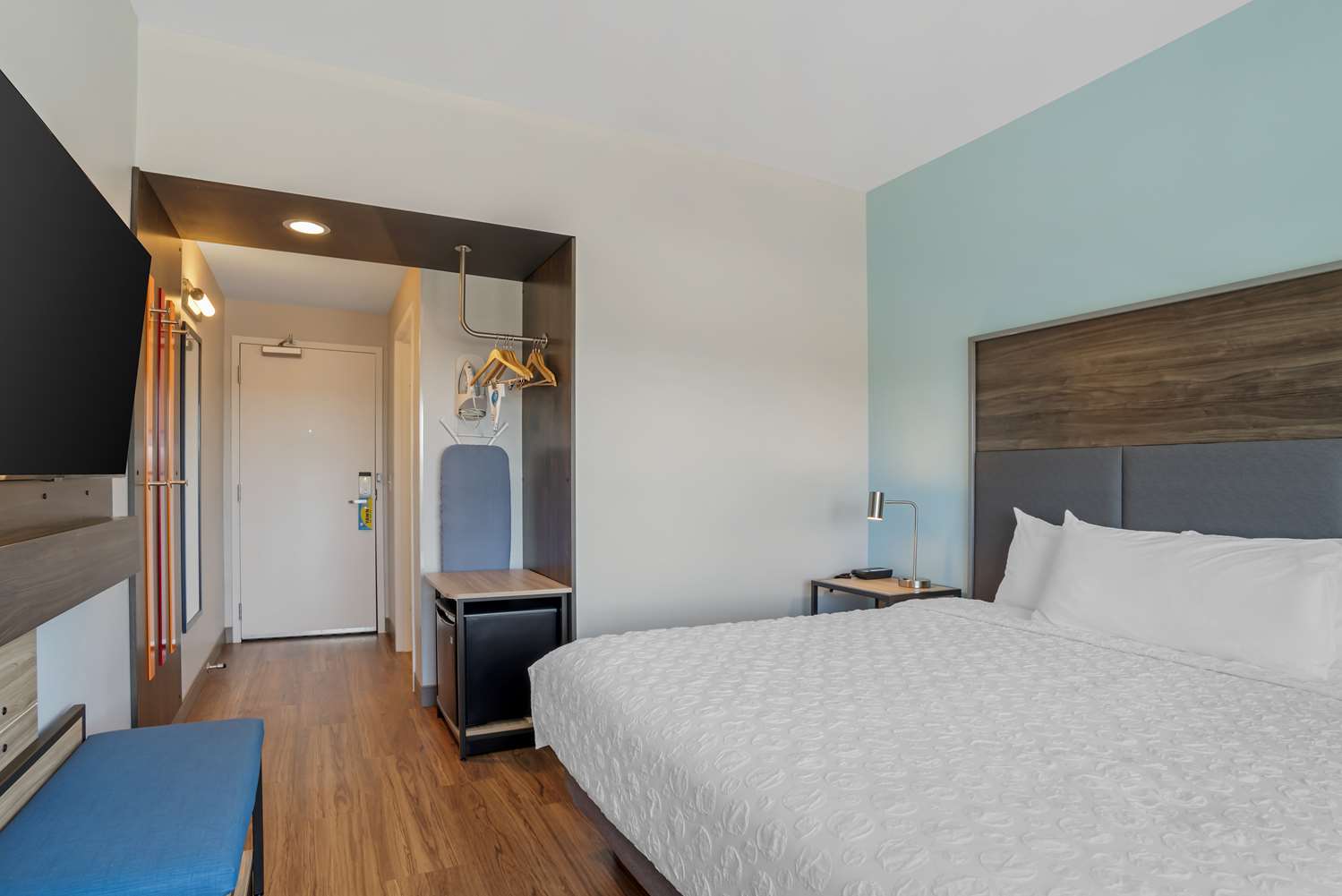 Room, King Bed, Bathtub, Accessible