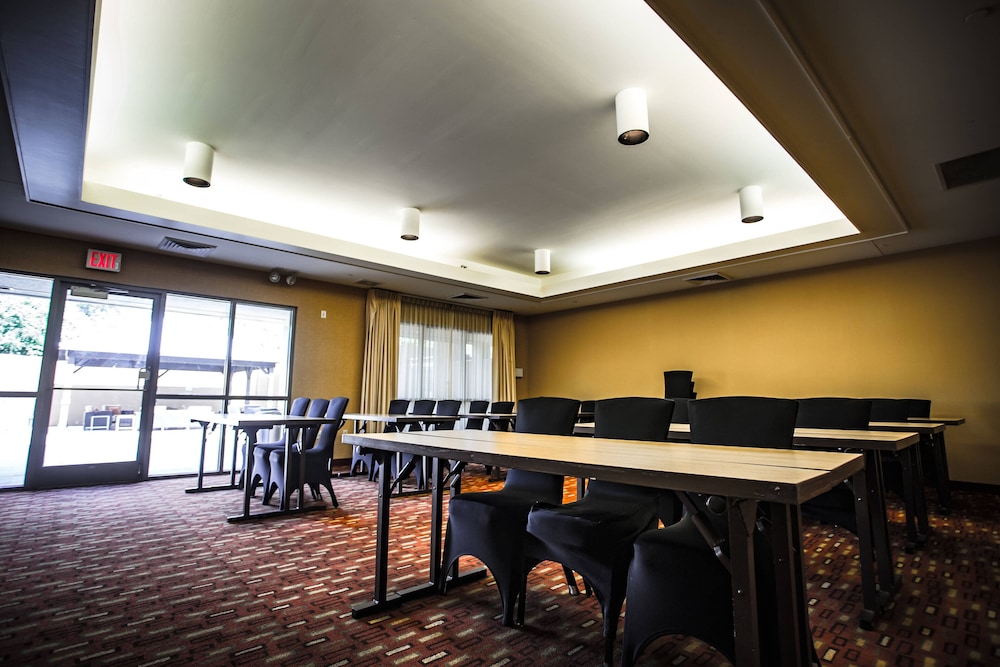 Courtyard by Marriott Memphis East/Bill Morris Parkway 42/46