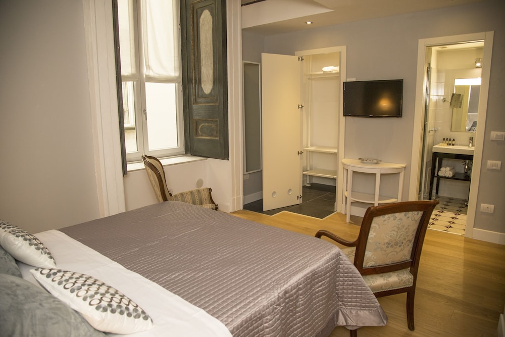 SANTA CHIARA BOUTIQUE HOTEL 14/73