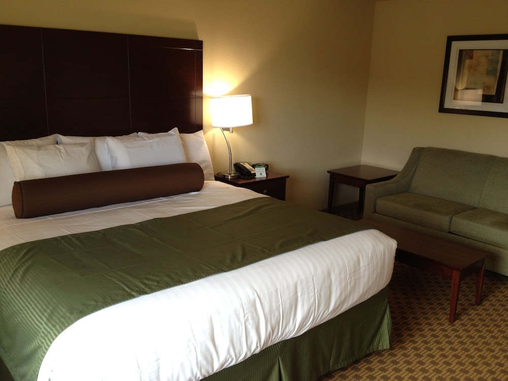 Cobblestone Hotel And Suites Broken Bow 7/51