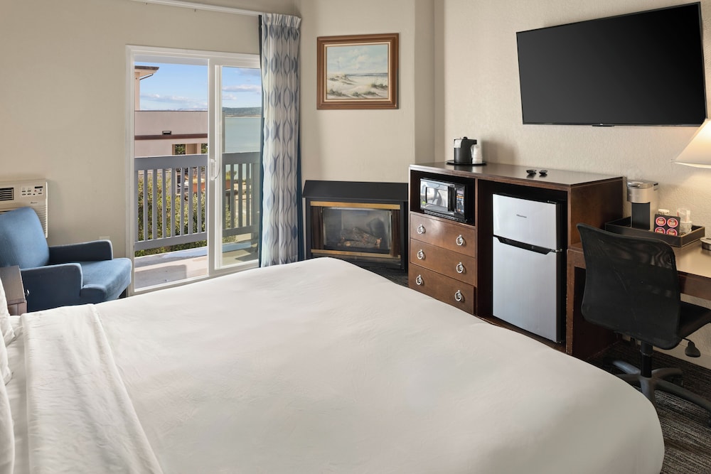 Cannery Row Inn 33/69