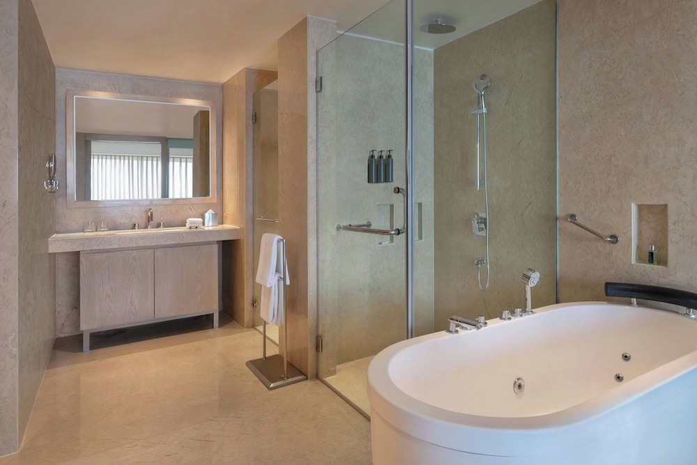 Courtyard By Marriott Mumbai International Airport 47/50