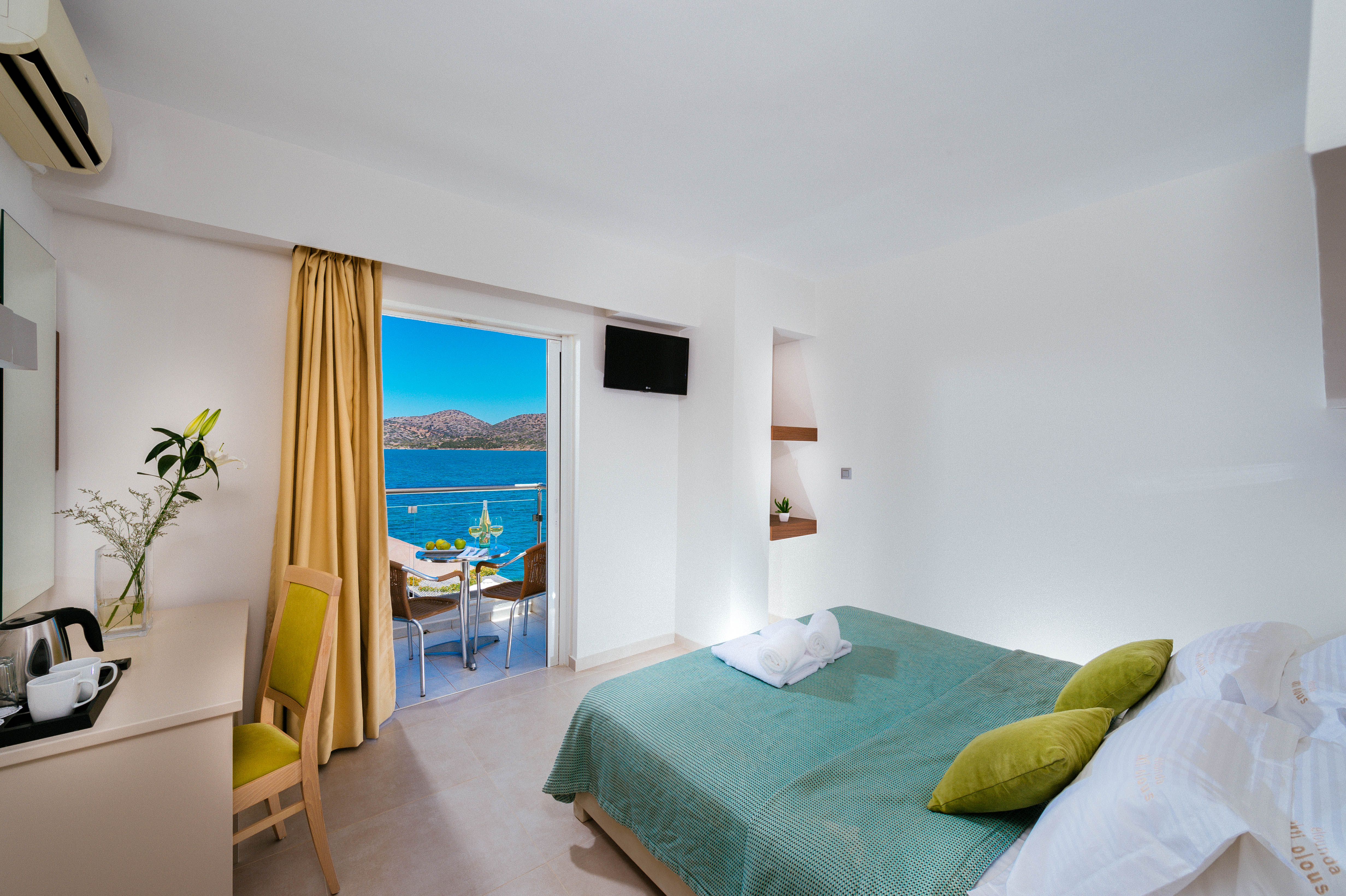 Twin/Double room Side Sea View