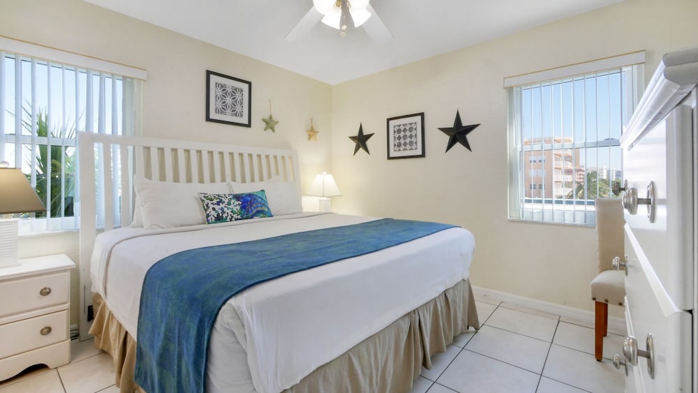 2 BEDROOMS, CONDO, SUPERIOR, GULF FRONT