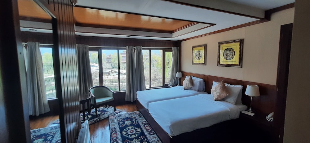 Kisa Villa 12/50