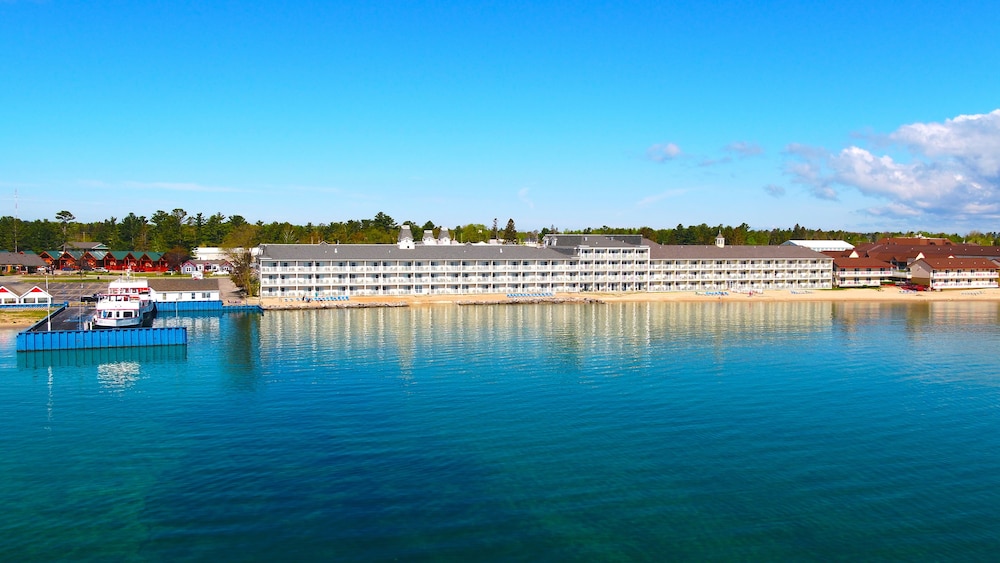 Hamilton Inn Select Beachfront photo3