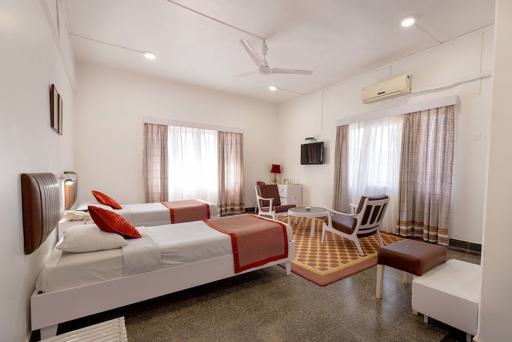 EXECUTIVE, DOUBLE OR TWIN BED