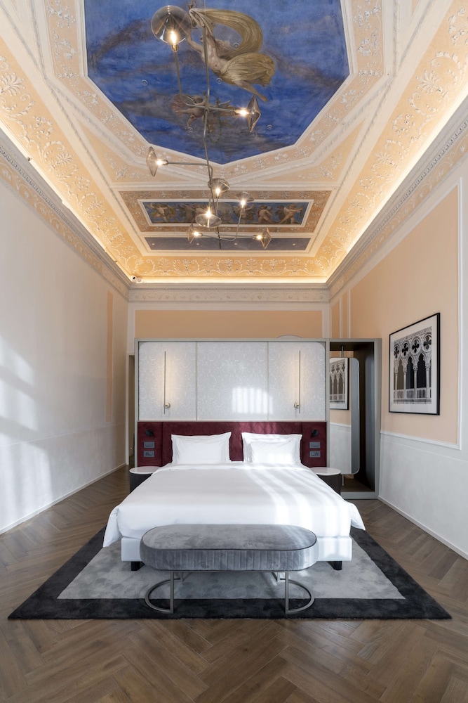 Radisson Collection Hotel, Palazzo Nani Venice 18/77
