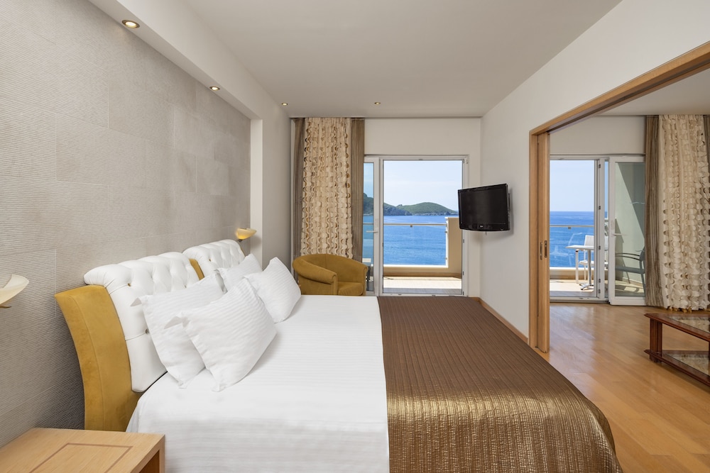Akrotiri Beach - Adults Only 15/68