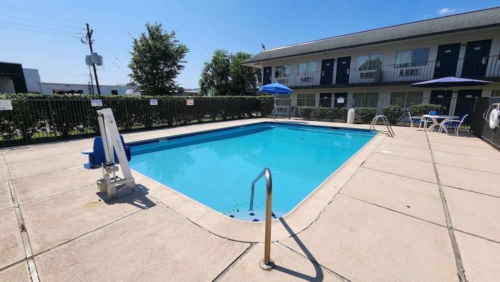 Motel6 Conroe, TX 57/63