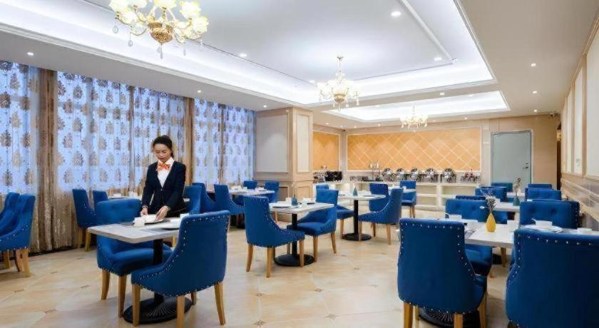 Vienna Hotel (Qujing Railway Station) 43/46