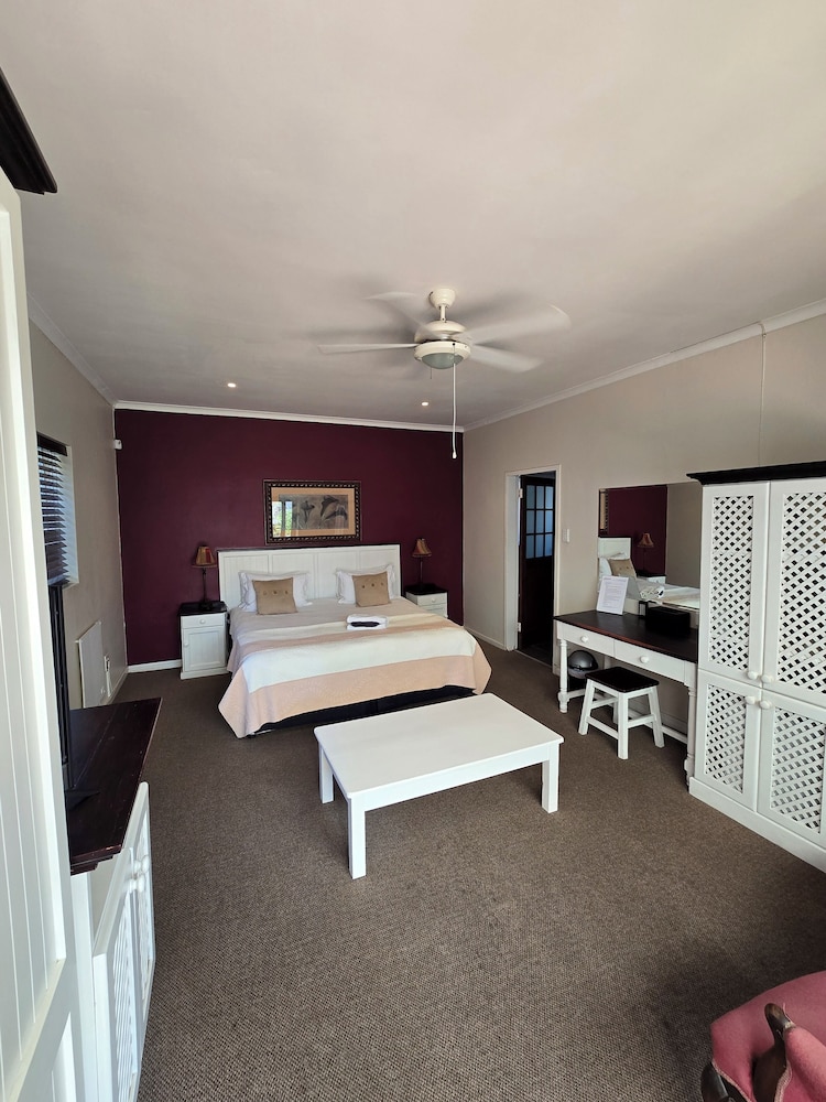 1 BEDROOM, STANDARD, SINGLE