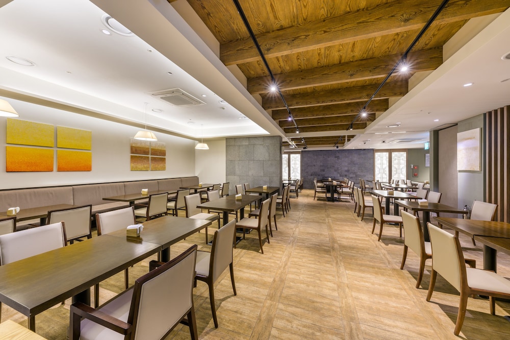 Shin Shin Hotel Jeju Airport (ex Hotel Kenny Story Premium Jeju Yeondong) 50/61