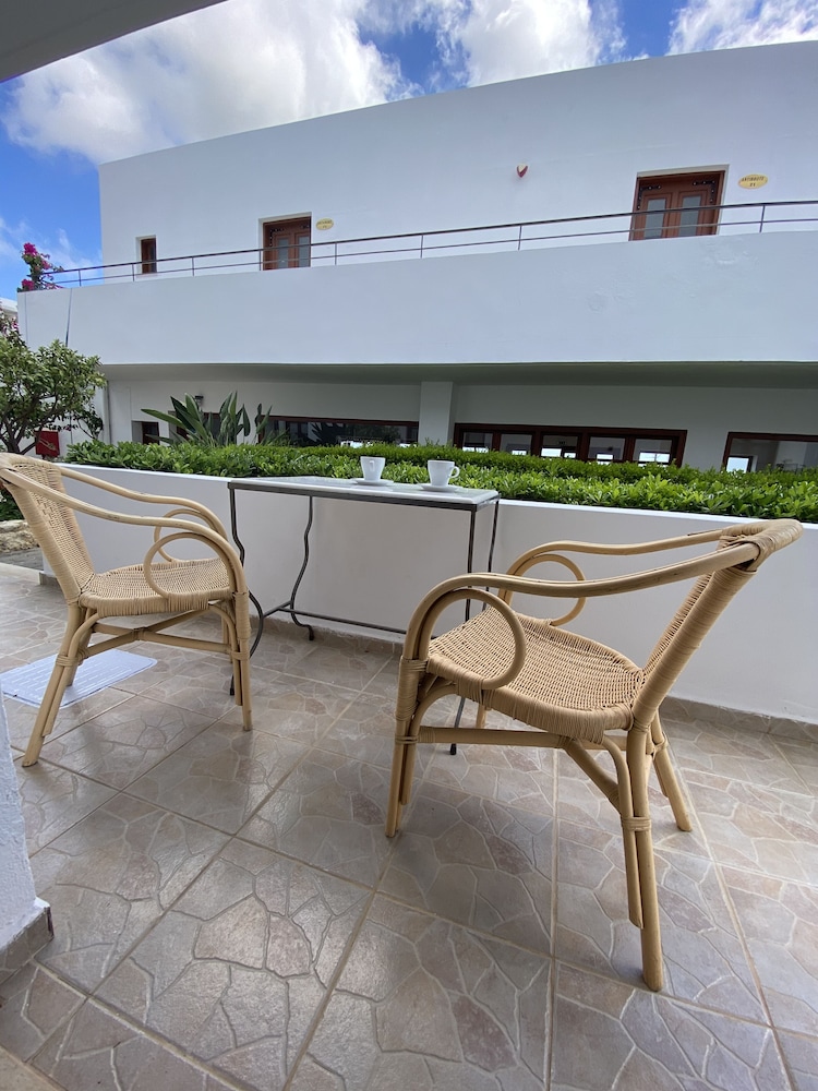 Amazones Village Suites 6/50