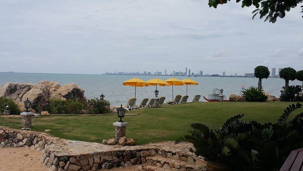SUNSET VILLAGE BEACH RESORT 34/50