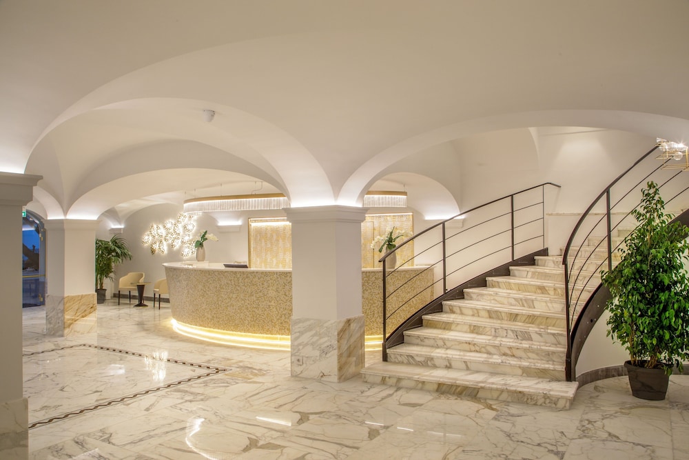 Hotel Shangri-La Roma 5/60