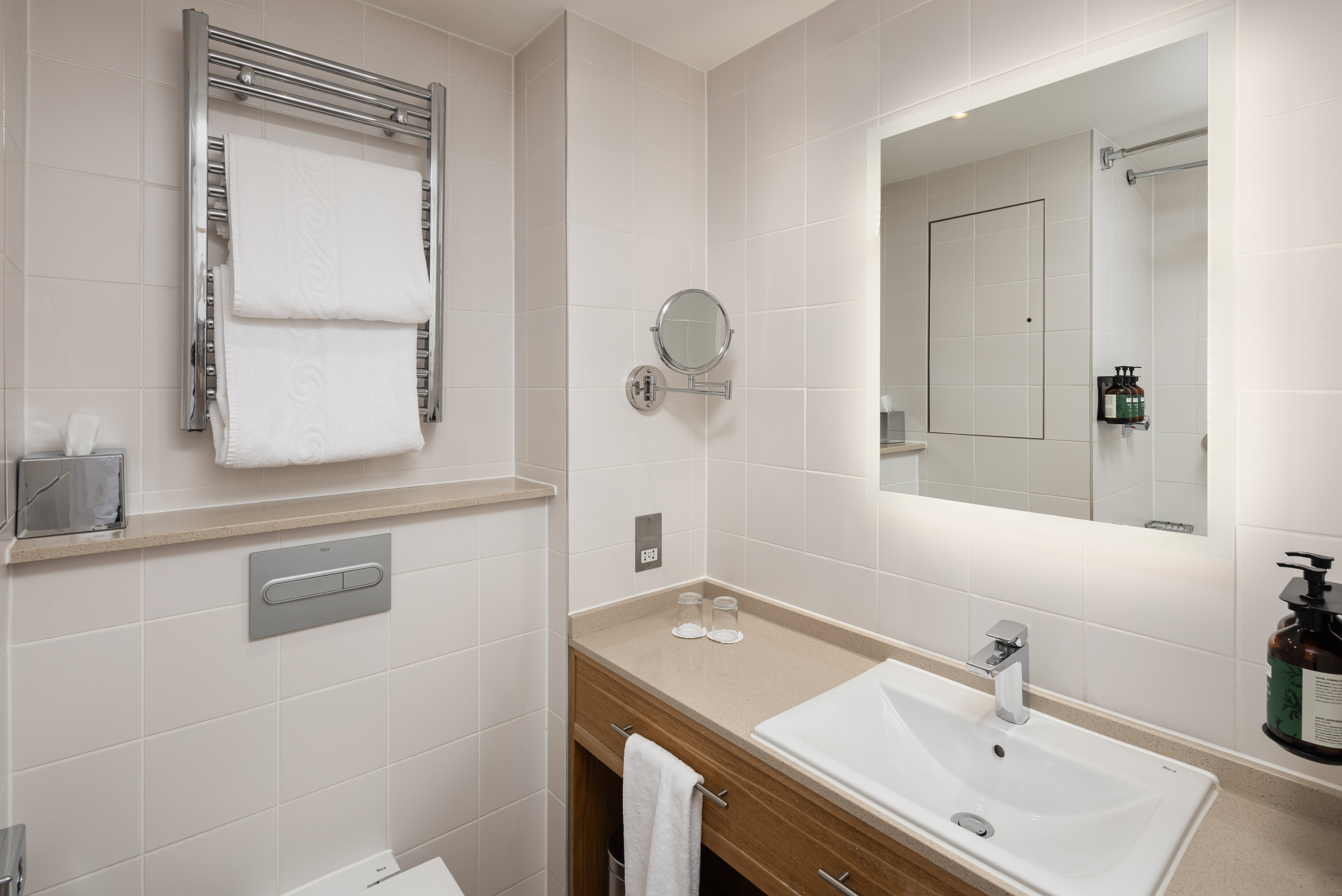 Crowne Plaza Ealing 74/76