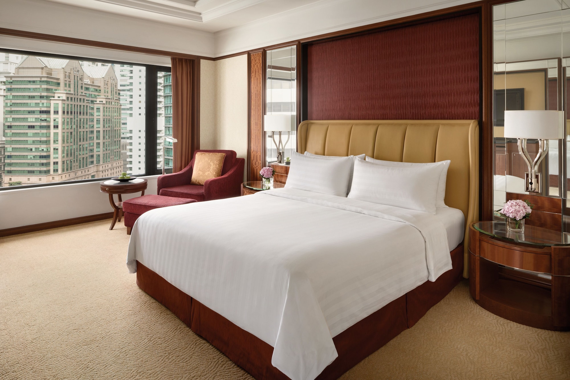 EXECUTIVE, KING BED