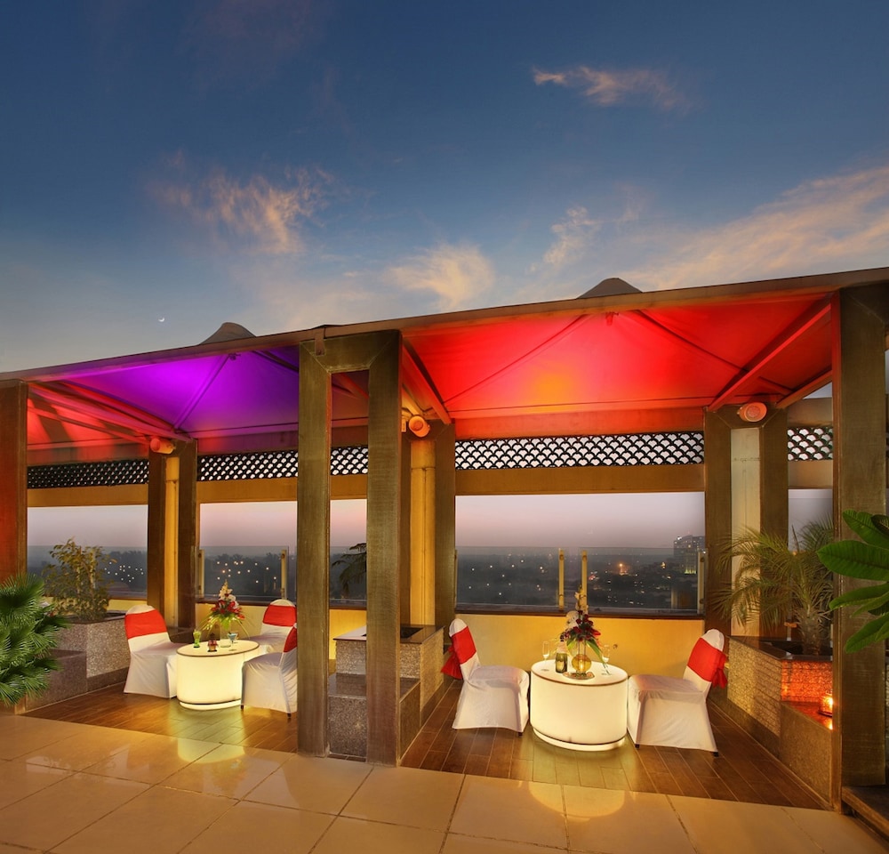 Goldfinch Hotel Delhi NCR 8/63