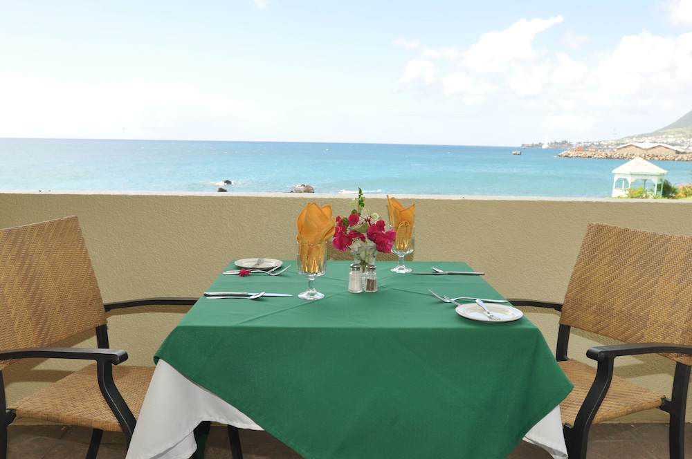 BIRD ROCK BEACH HOTEL 25/47