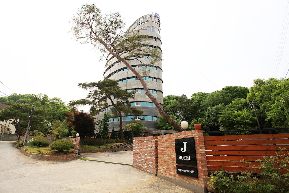 J Hotel 31/45