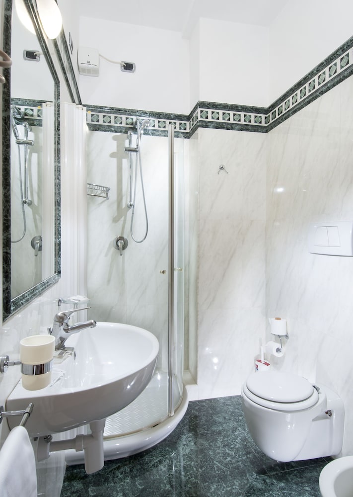 Relax, Quadruple, Double and Twin Beds، Hotel Le Querce 7/8