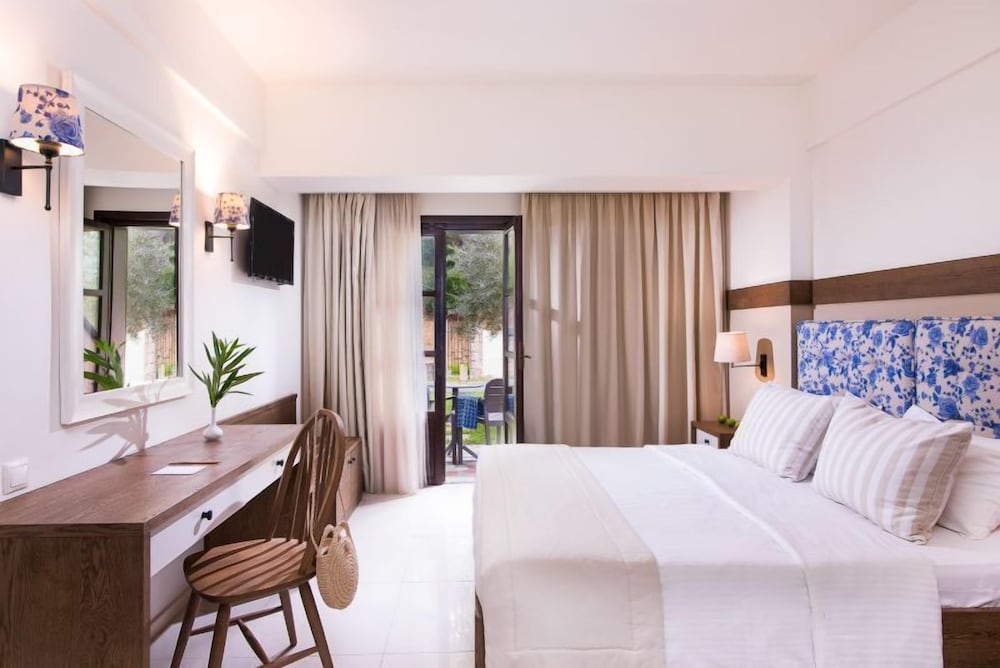 جناح بريميوم بسريرين منفصلين بغرفتي نوم مع أريكة، Simantro Resort 2/5