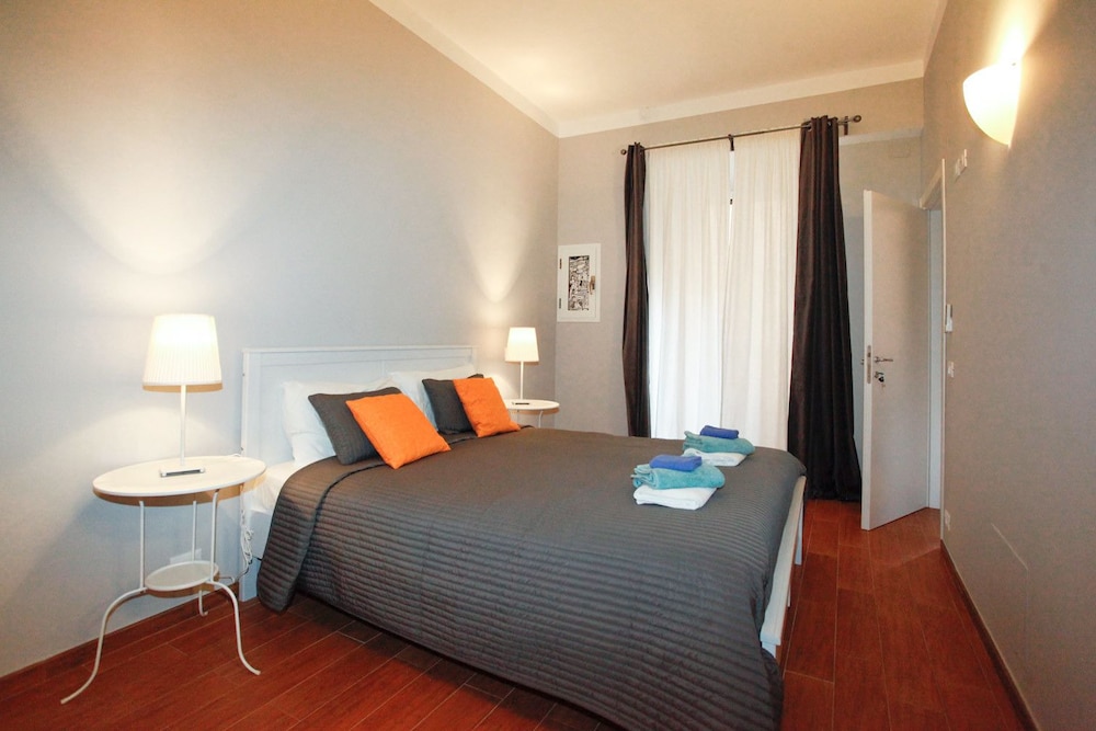 ROOM, DOUBLE BED