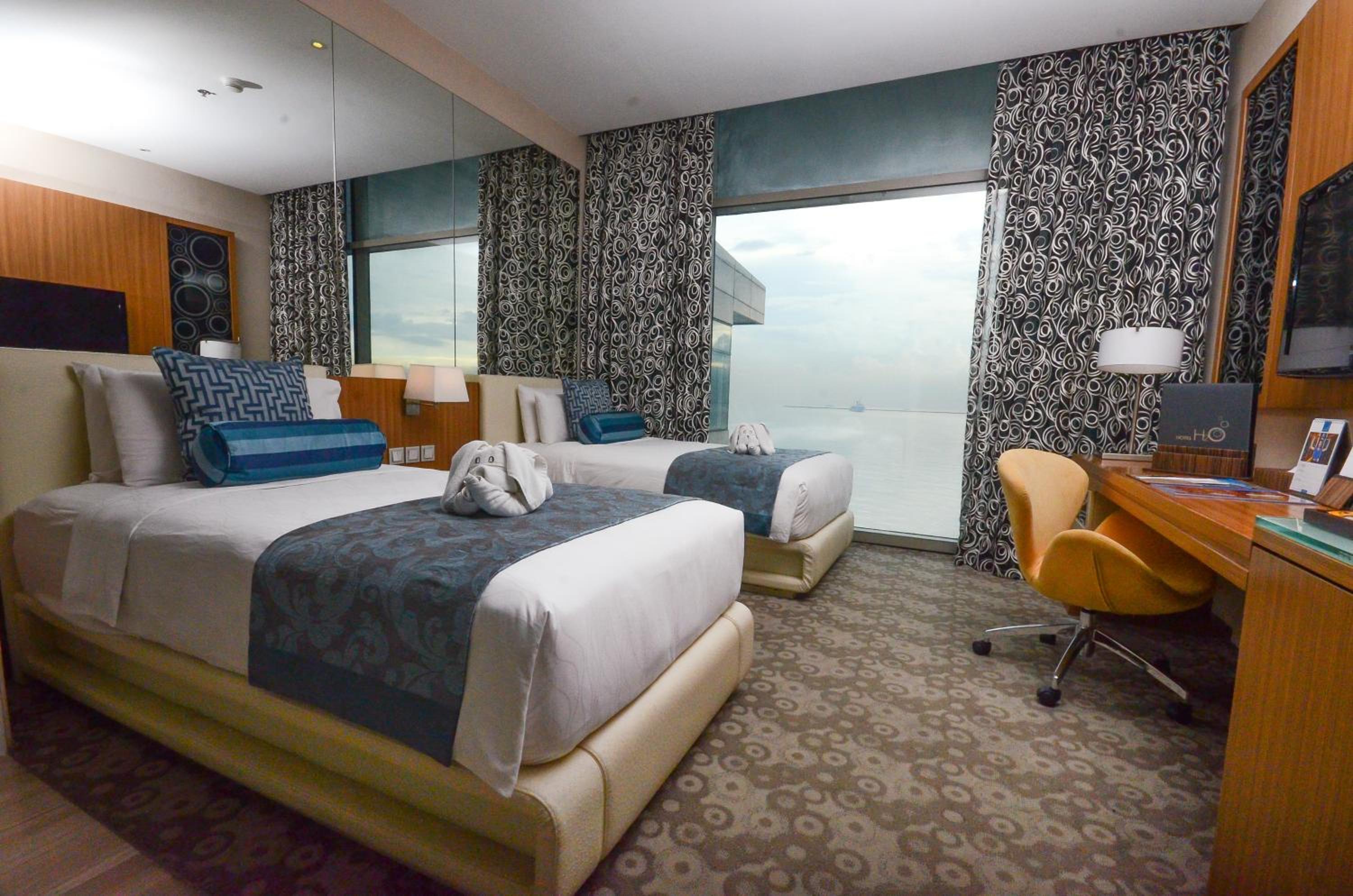 غرفة بسريرين منفصلين بإطلالة، Hotel H2o 3/10