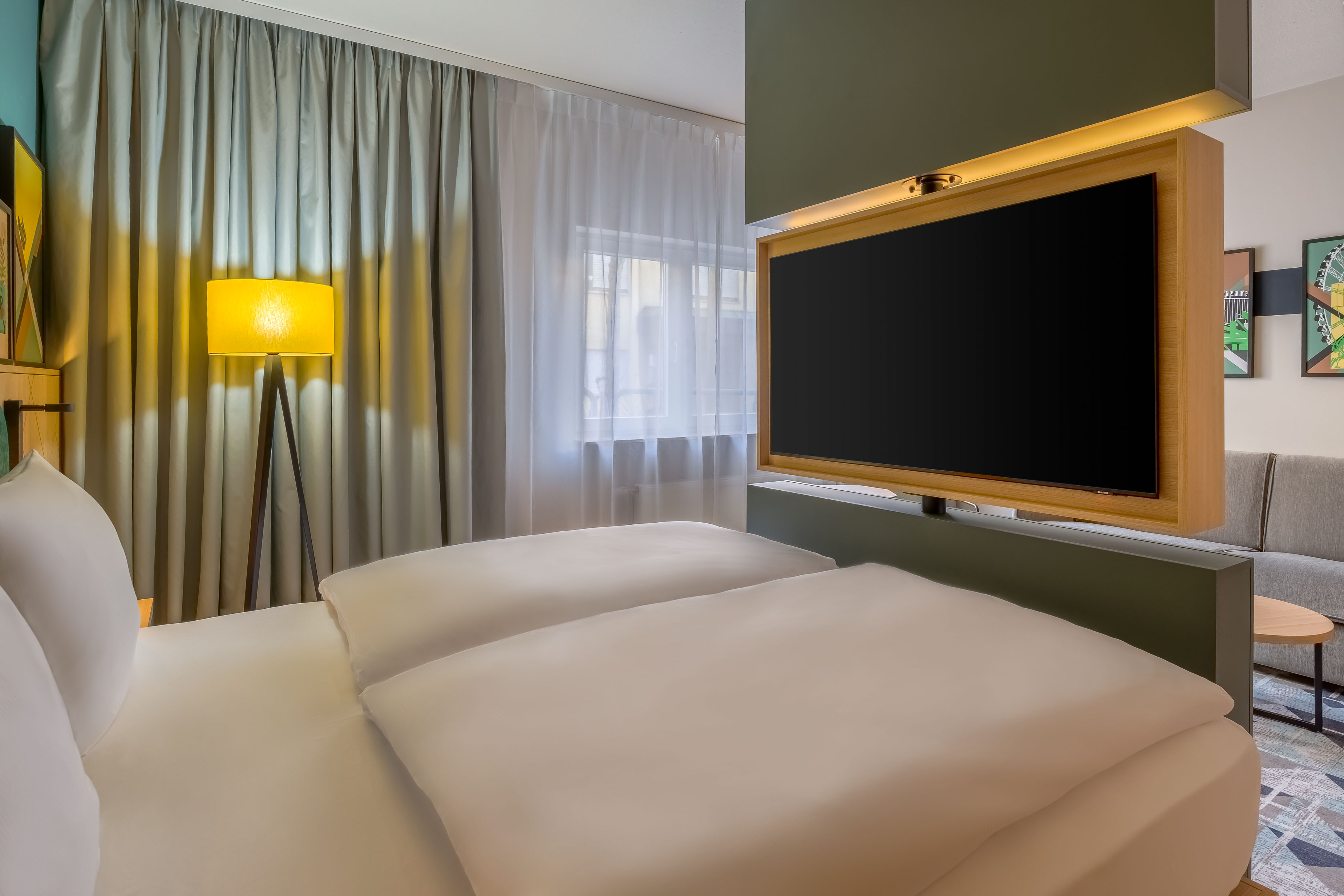 ROOM, KING BED, SOFA