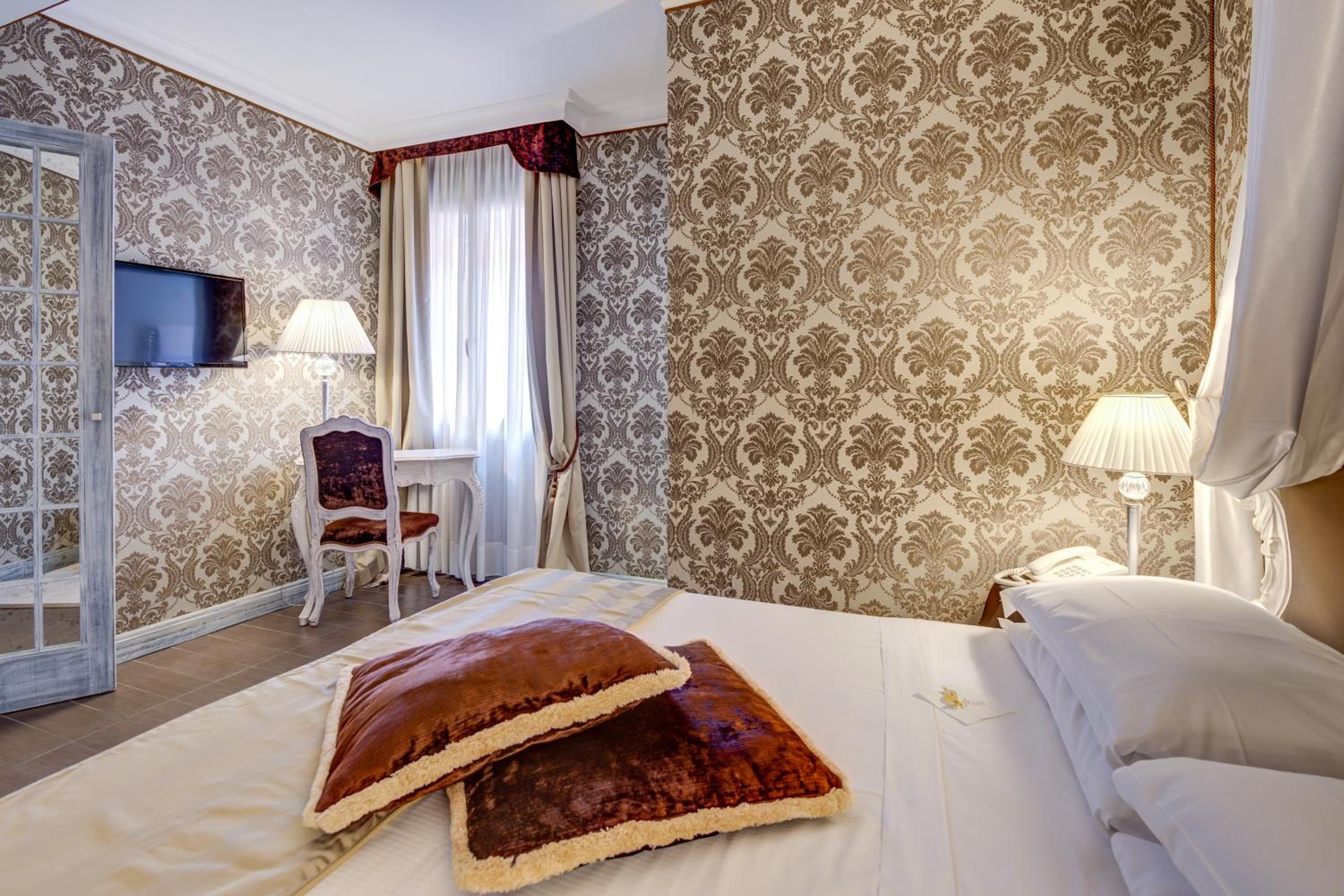 Elegant, Family Suite, Annex، Antiche Figure 6/10
